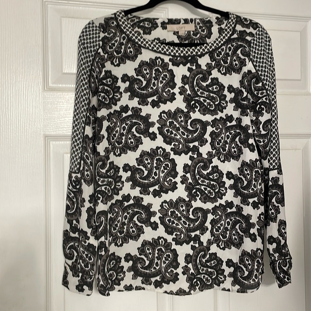 Gorgeous loft long sleeve blouse with button cuff just beautiful!